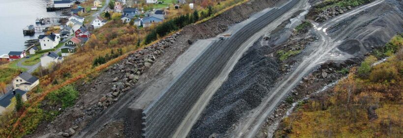 StrataGrid™ geogrids used to build a MSE Wall for snow avalanche protection