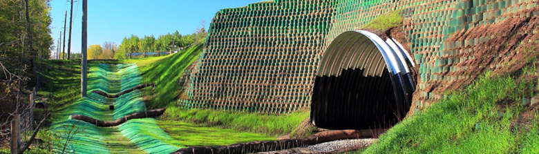 Green fascia for new roadways using StrataGrid™ uniaxial geogrids and StrataWeb® geocells